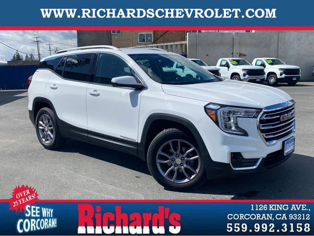Used 2024 GMC Terrain SLT image 1