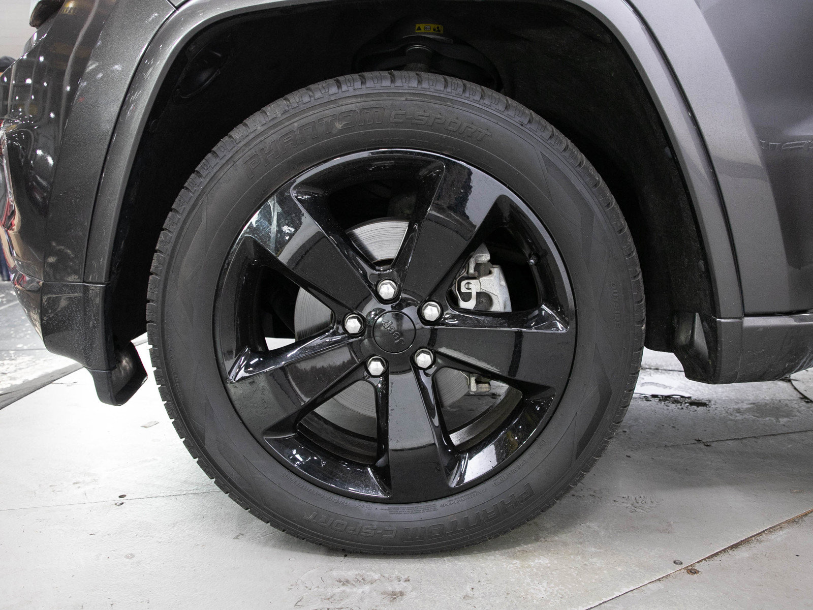 Used 2015 Jeep Grand Cherokee Overland w/ Advanced Technology Group AWD/4WD image 30
