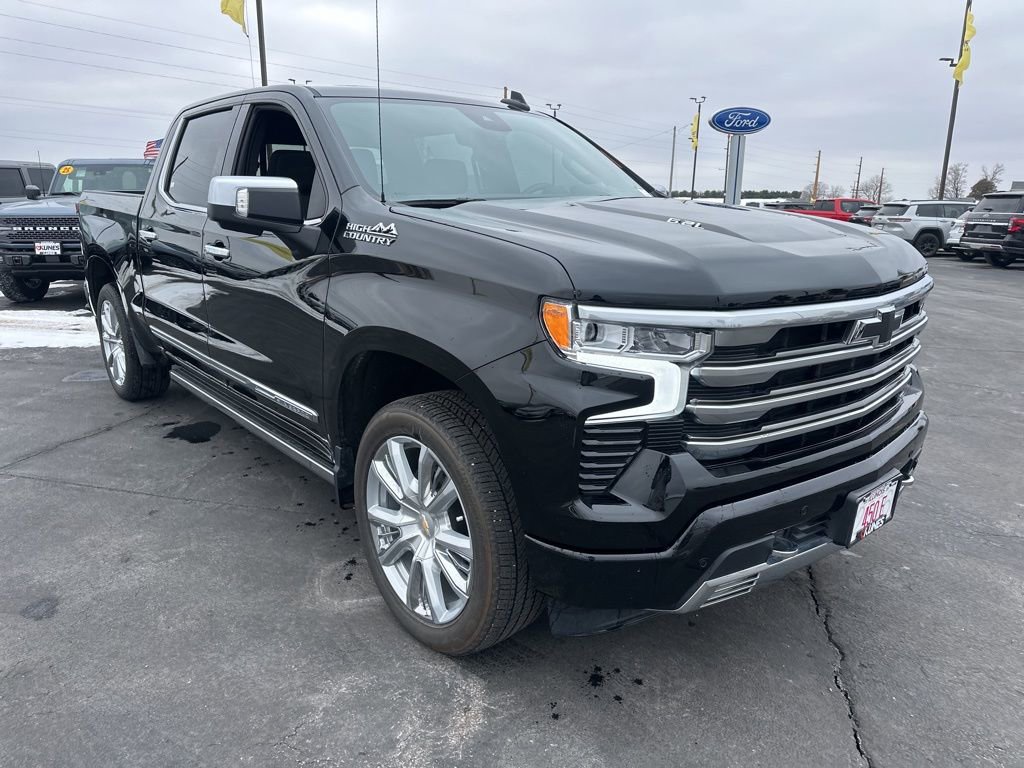 Used 2024 Chevrolet Silverado 1500 High Country image 2