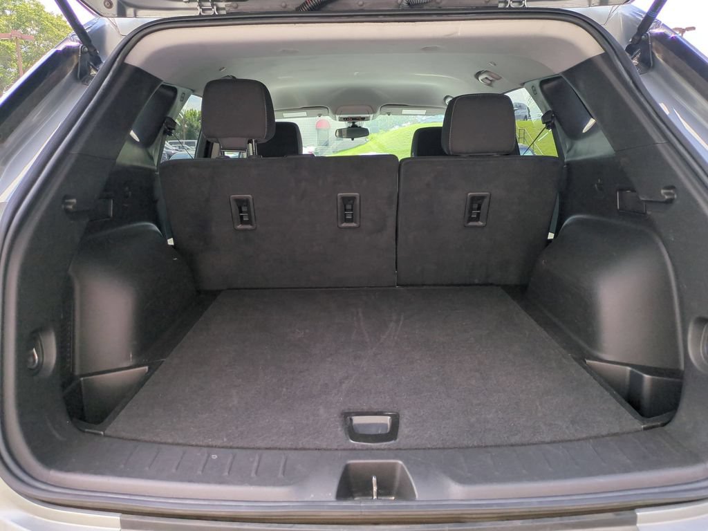 Used 2025 Chevrolet Blazer LT FWD image 29