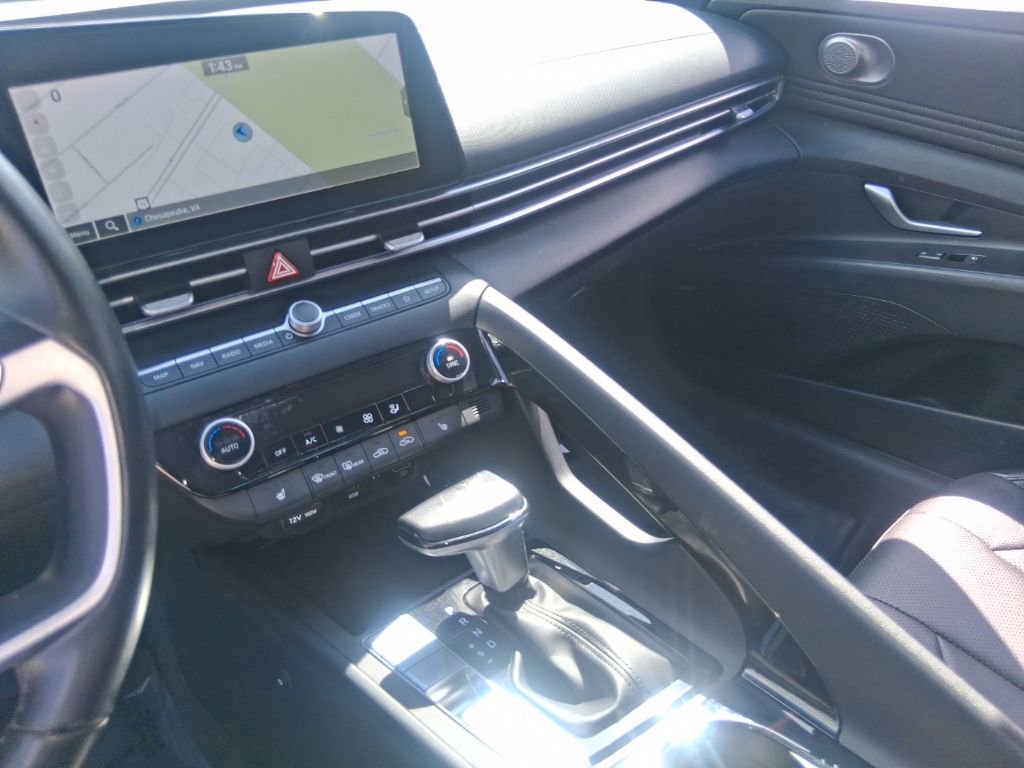 Used 2022 Hyundai Elantra Limited w/ Winter Weather Package image 18