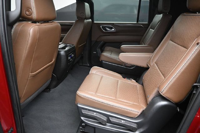 Used 2022 Chevrolet Suburban High Country AWD/4WD image 15