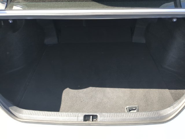 Used 2019 Toyota Camry XLE w/ Navigation Package FWD image 12