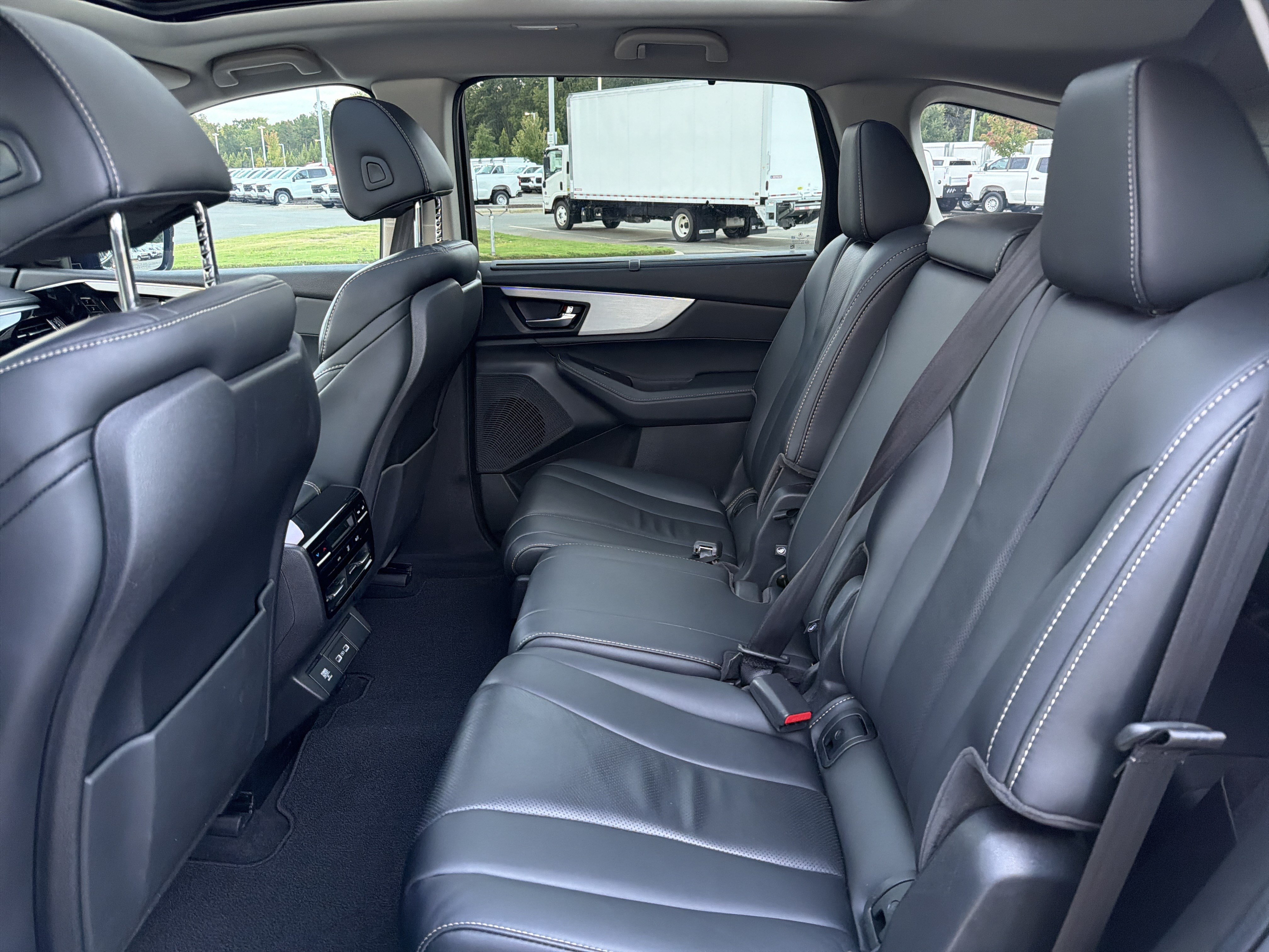 Certified 2024 Acura MDX w/ Technology Package FWD image 36