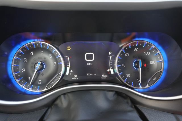 Used 2023 Chrysler Pacifica Touring-L FWD image 12