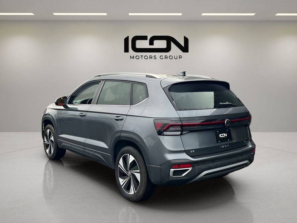 Used 2025 Volkswagen Taos SE AWD/4WD image 3
