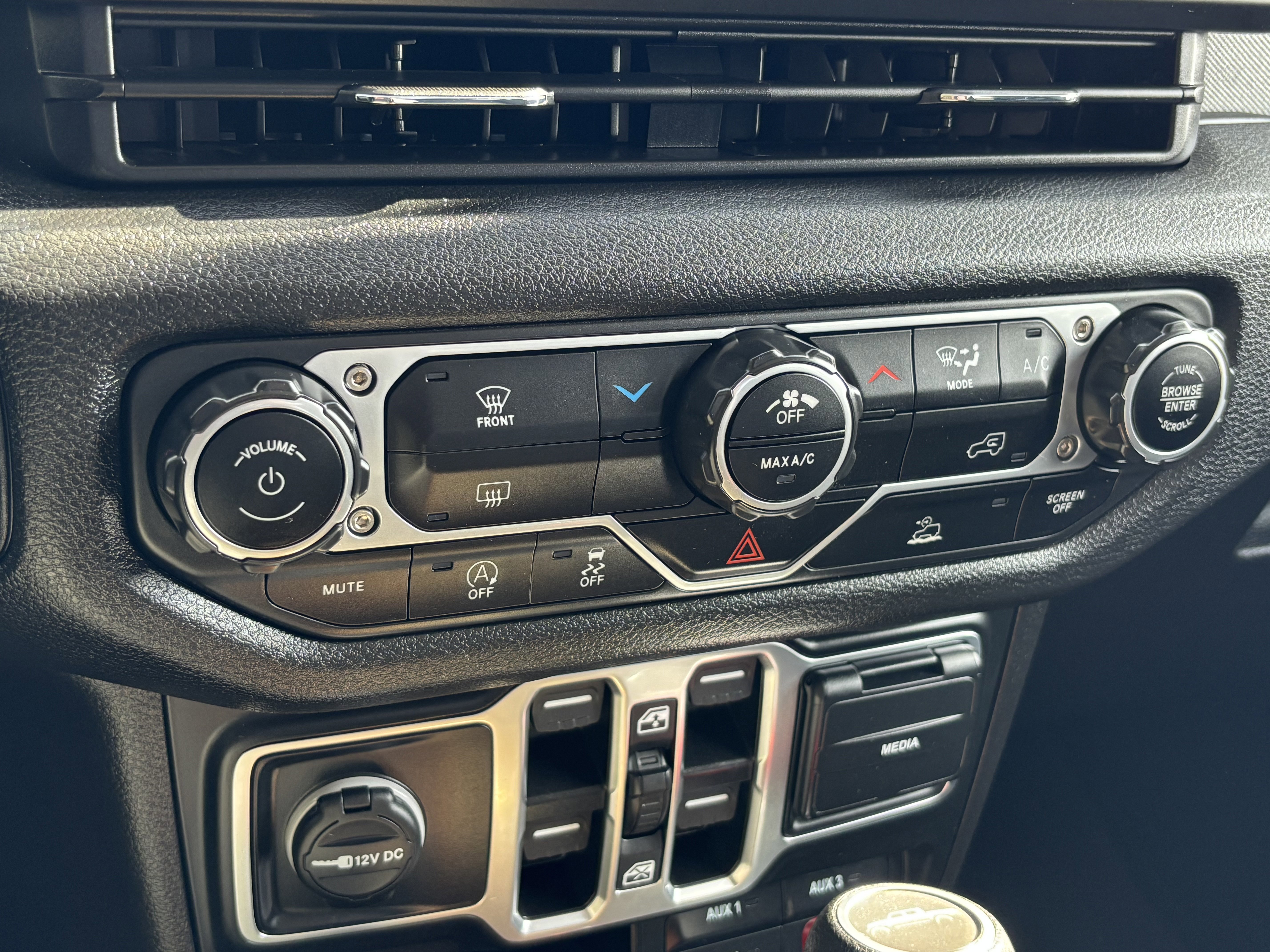 Used 2025 Jeep Gladiator Sport image 14