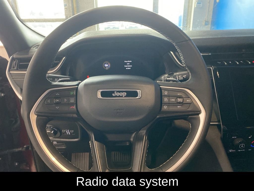 Used 2025 Jeep Grand Cherokee Altitude AWD/4WD image 6