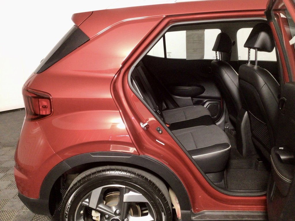 Used 2023 Hyundai Venue Limited w/ Cargo Package image 34