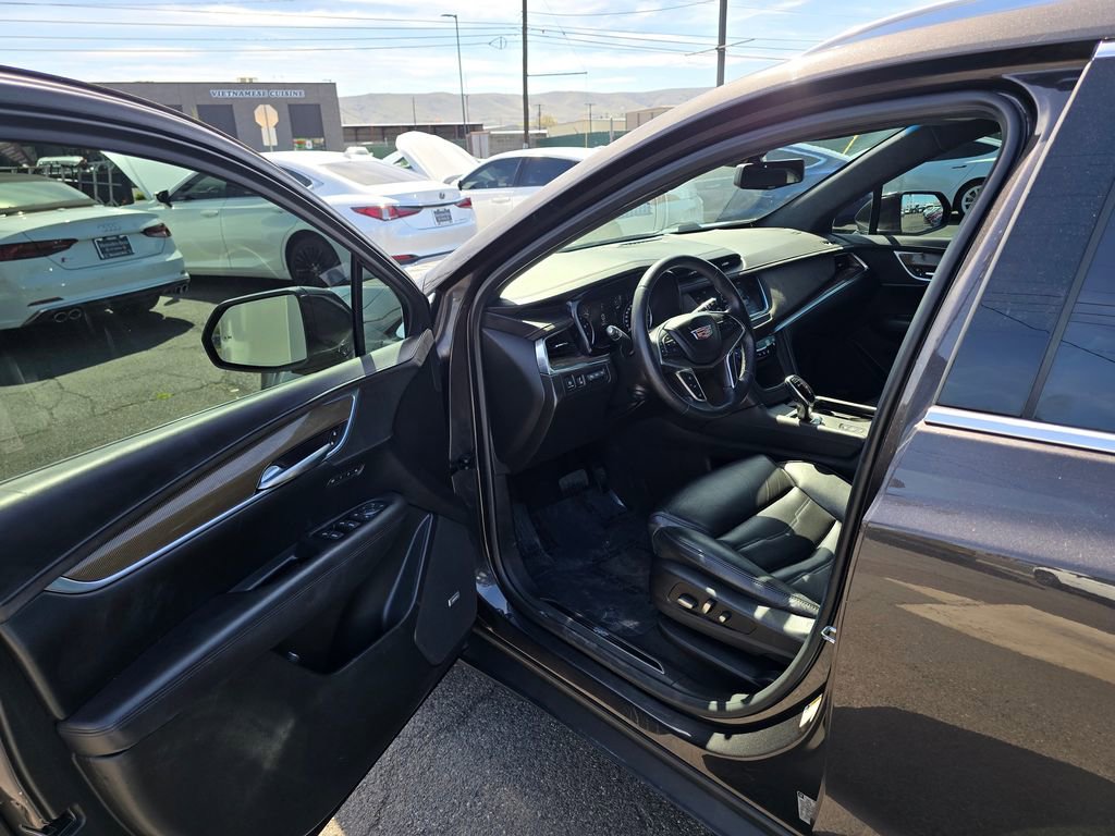 Used 2018 Cadillac XT5 Platinum w/ Driver Assist Package image 19