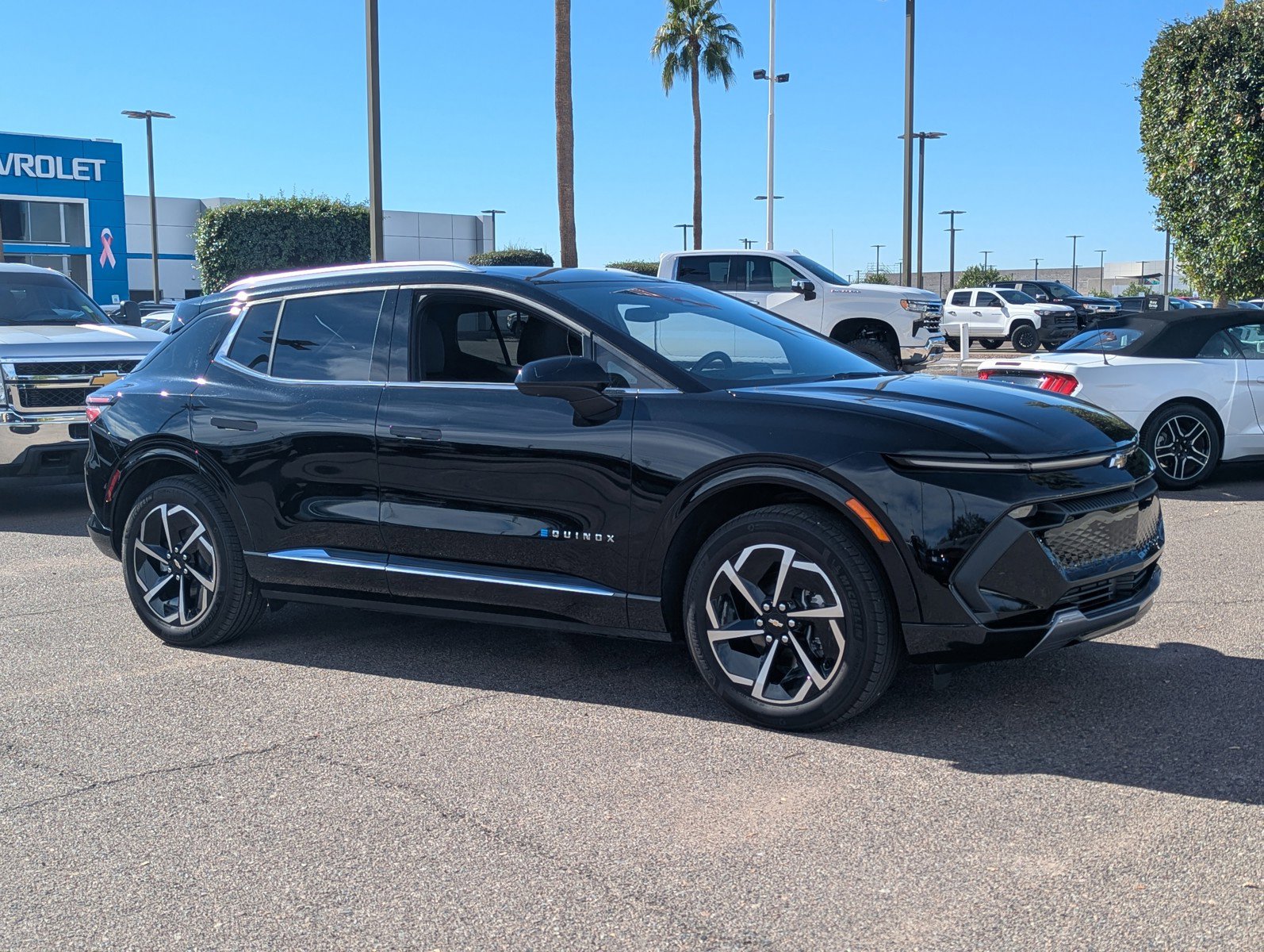 Certified 2025 Chevrolet Equinox EV LT w/ Convenience Package image 8