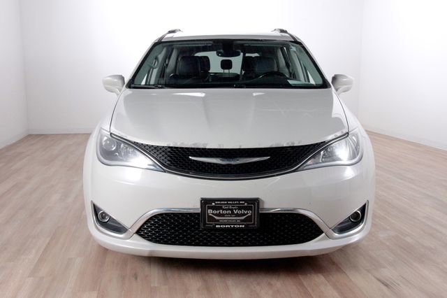 Used 2017 Chrysler Pacifica Touring-L Plus image 2