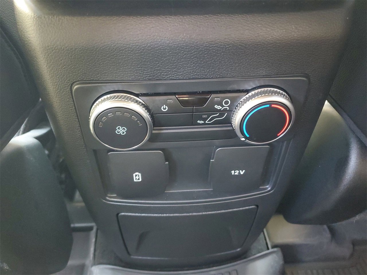 Used 2023 Ford Explorer ST-Line w/ Class IV Trailer Tow Package image 12