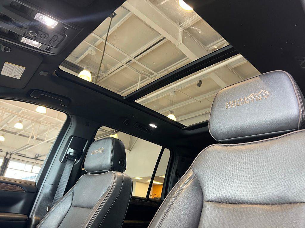 Used 2023 Chevrolet Suburban High Country AWD/4WD image 18