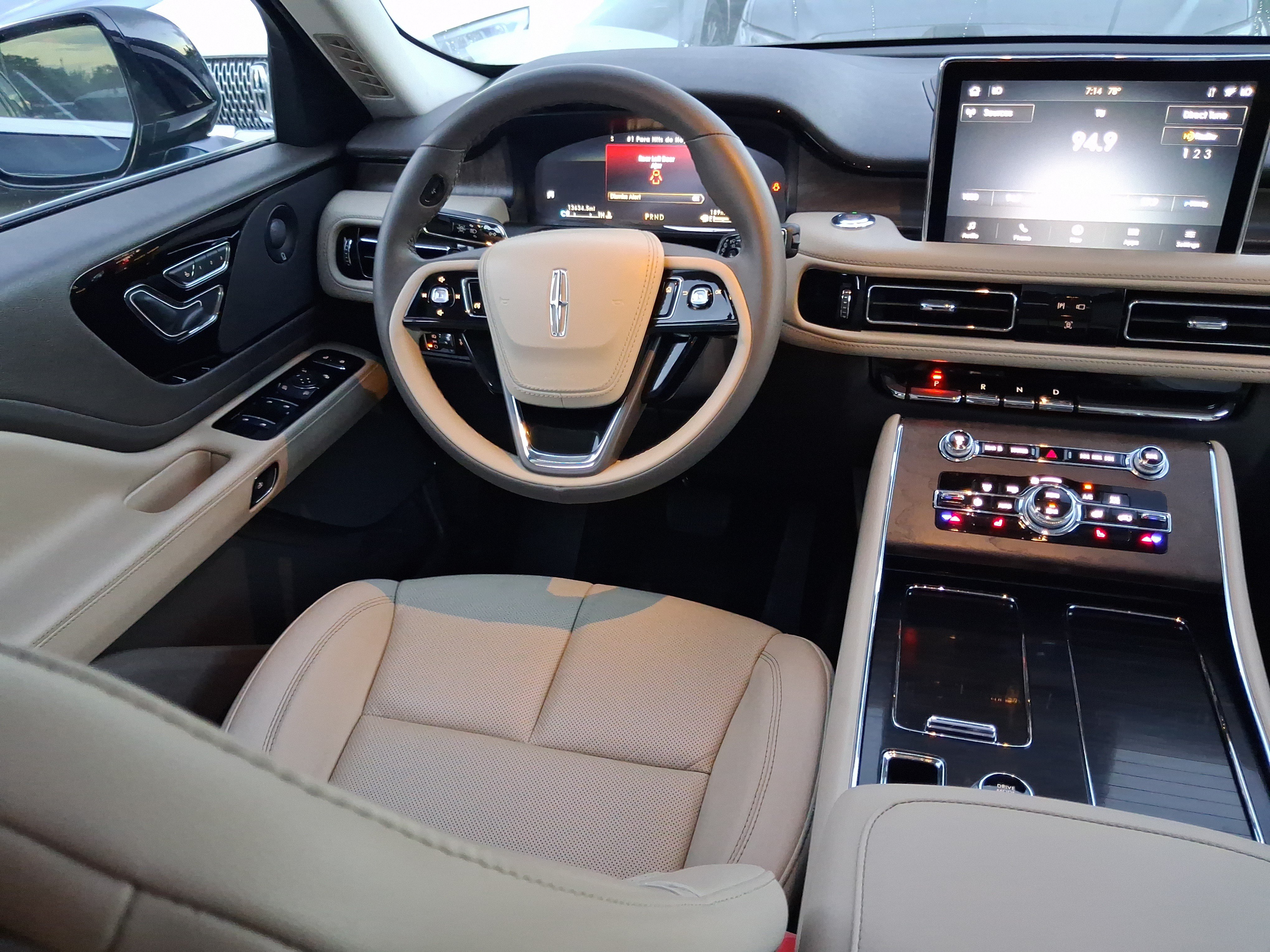 Certified 2024 Lincoln Aviator Reserve RWD image 8