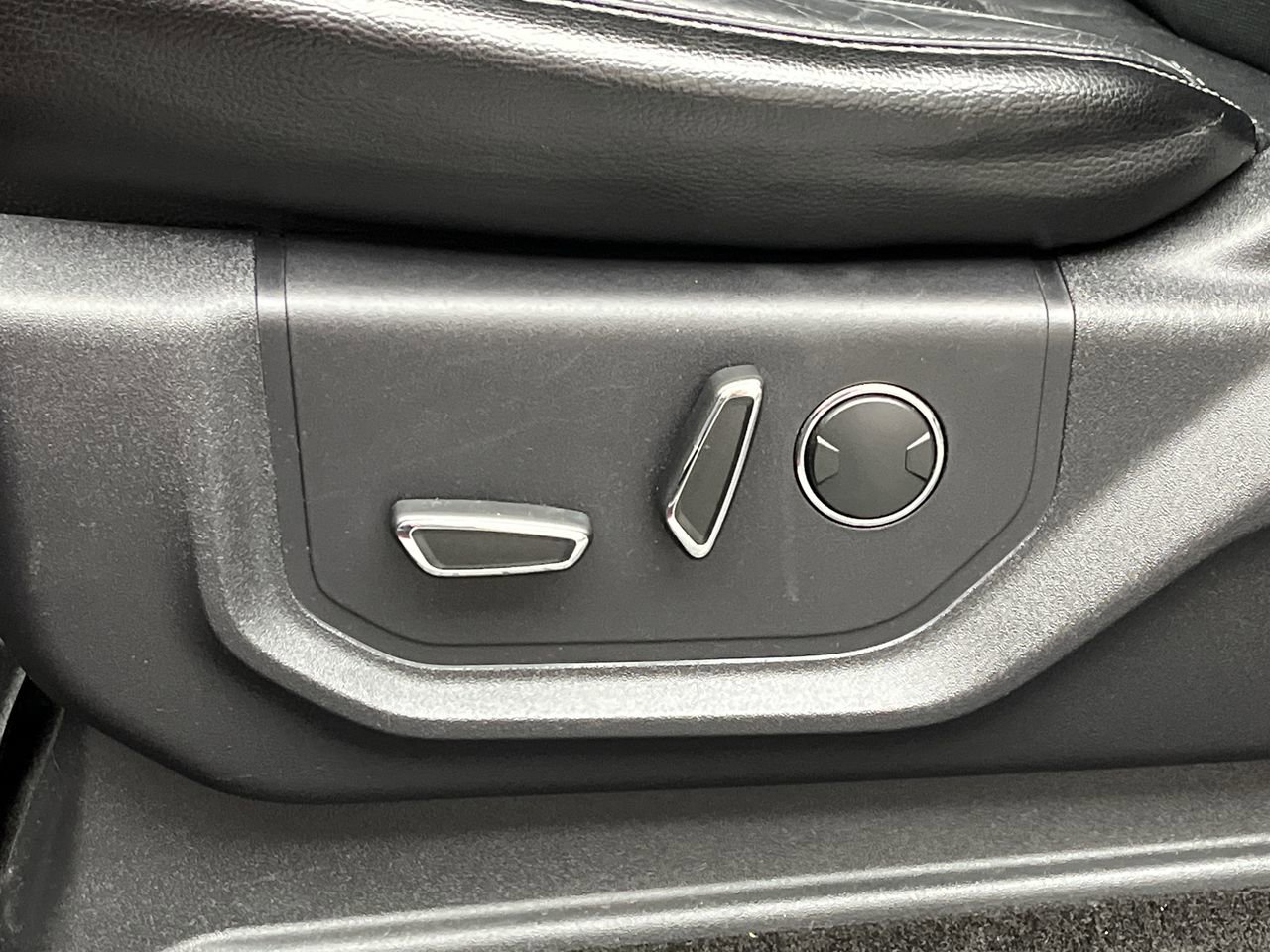 Used 2015 Ford F150 Lariat w/ Equipment Group 502A Luxury AWD/4WD image 12