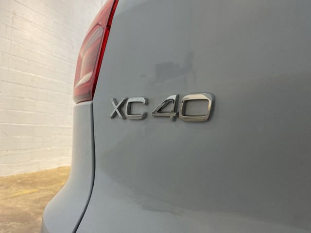 Used 2025 Volvo XC40 B5 Core AWD/4WD image 98