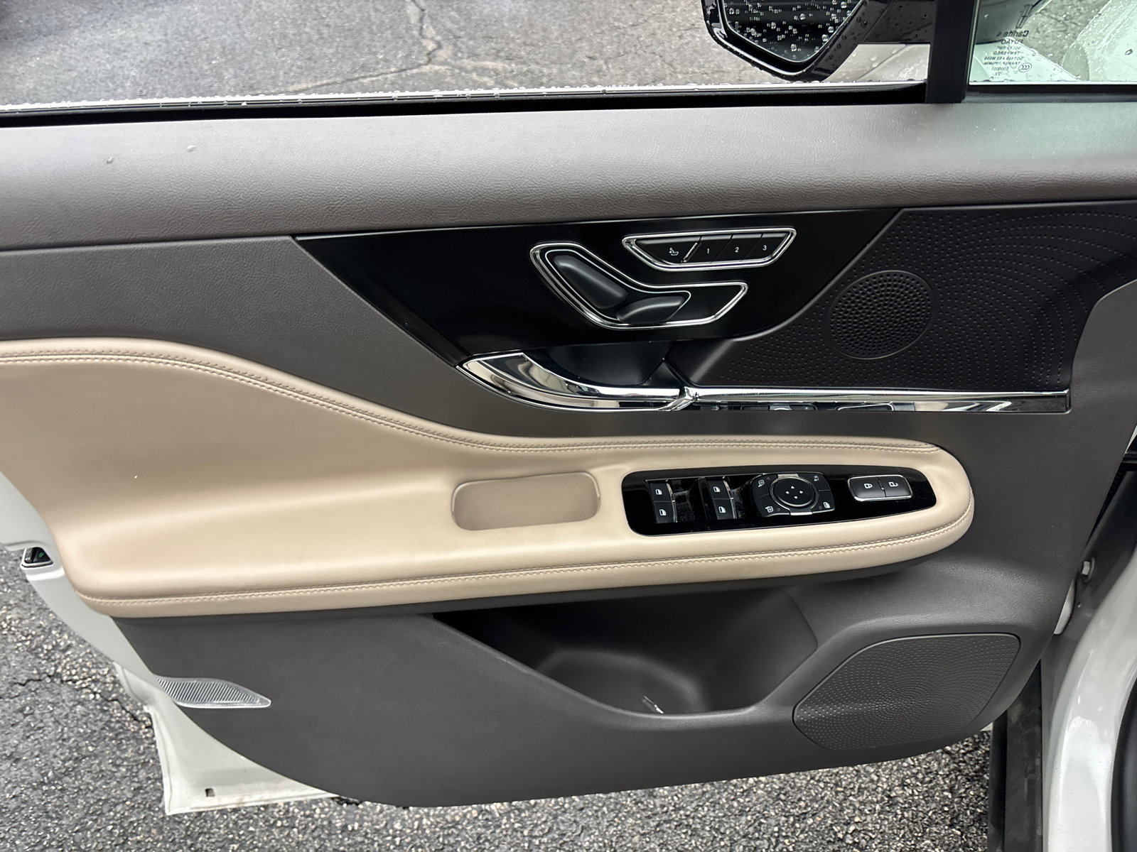 Certified 2023 Lincoln Corsair Reserve w/ Equipment Group 201A image 11