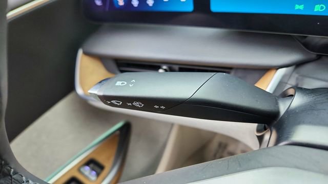 Used 2024 Lucid Air Pure RWD image 44