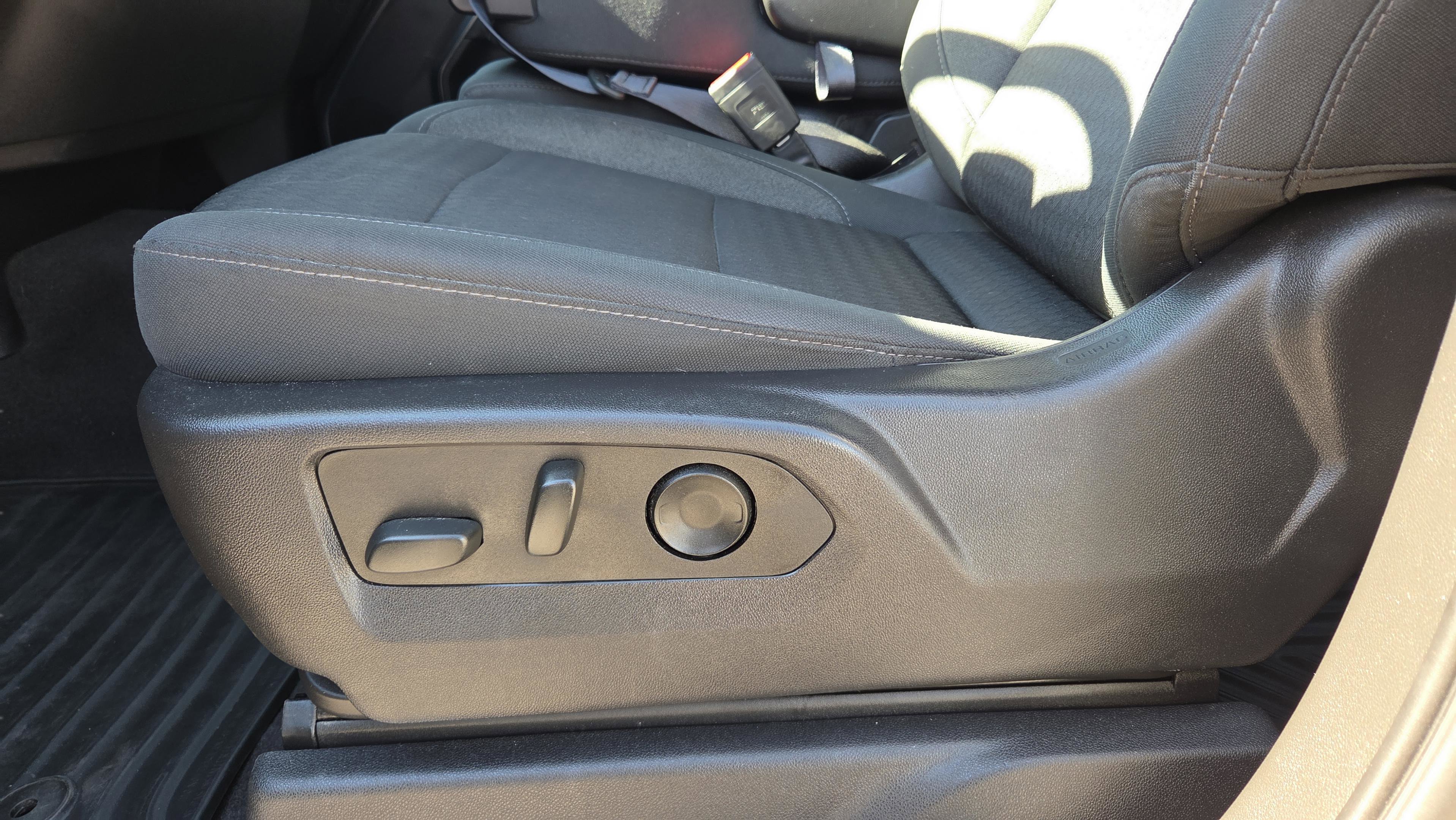 Used 2023 Chevrolet Silverado 1500 LT image 17