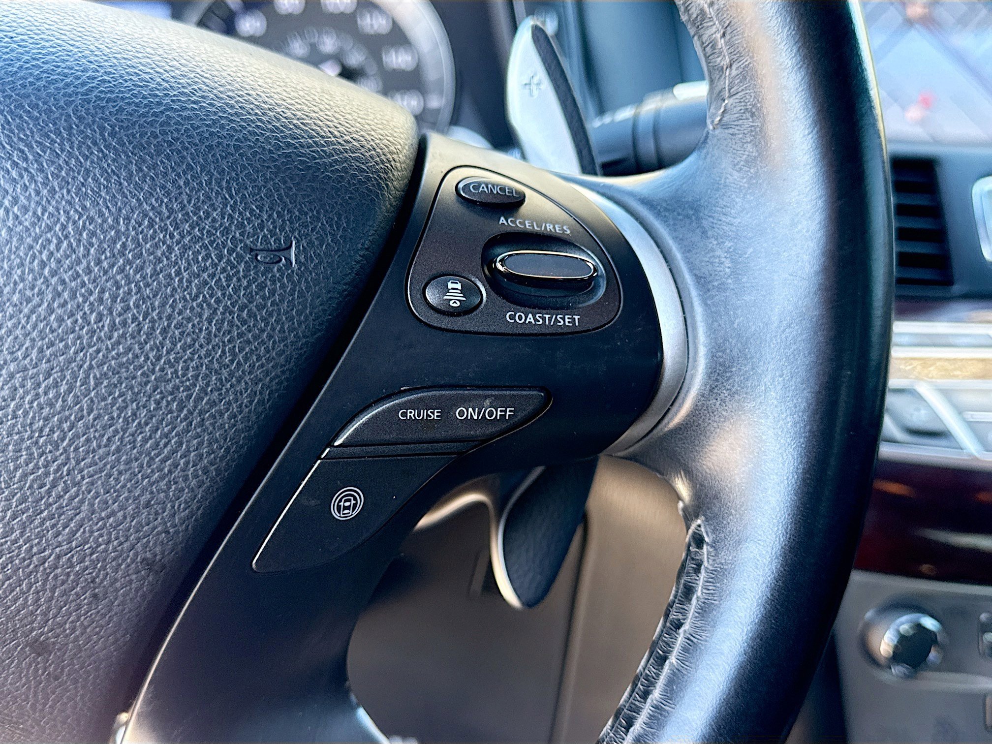 Used 2019 INFINITI Q70 Luxe w/ Sport Package image 37