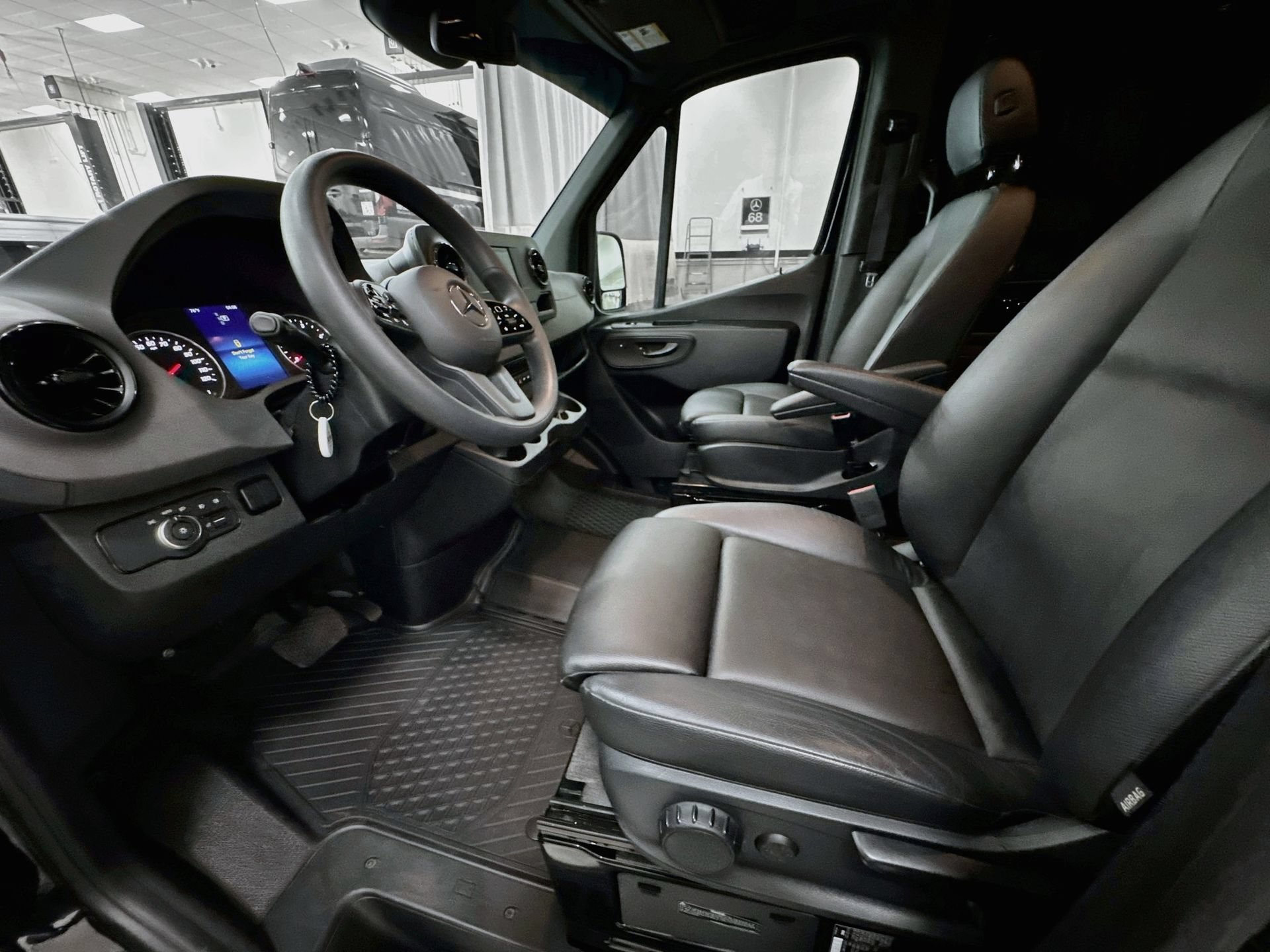 Used 2023 Mercedes-Benz Sprinter 2500 image 21