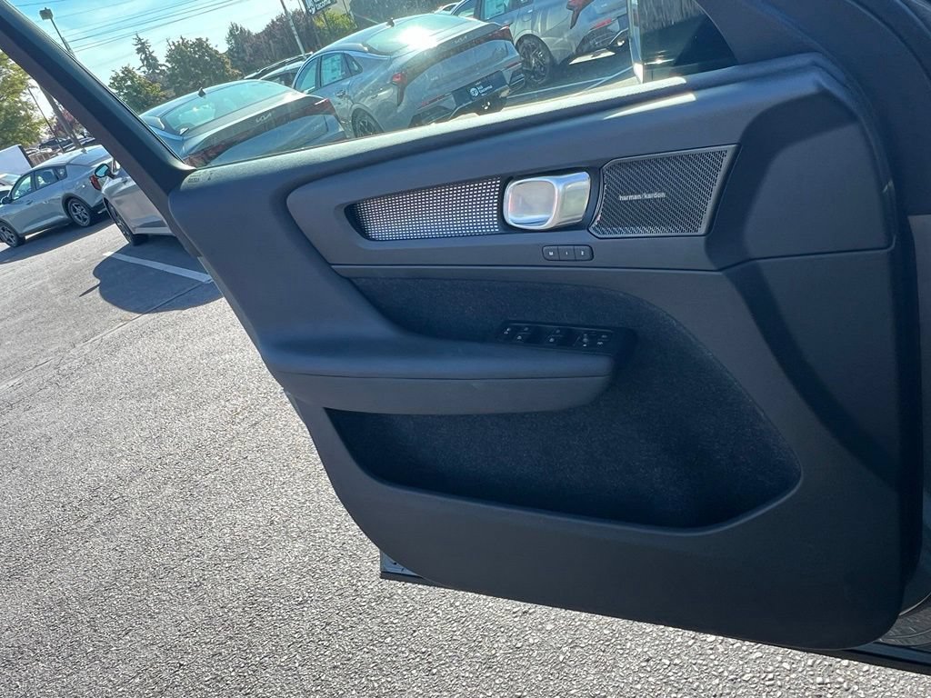 Used 2019 Volvo XC40 T5 R-Design AWD/4WD image 19