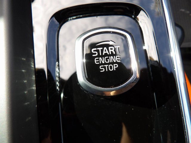 Certified 2024 Volvo XC60 B5 Plus w/ Protection Package Premier image 22