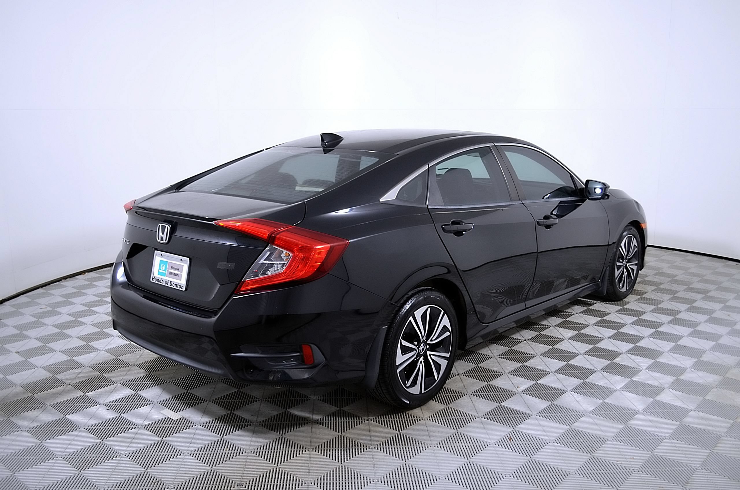 Used 2017 Honda Civic EX-T image 7