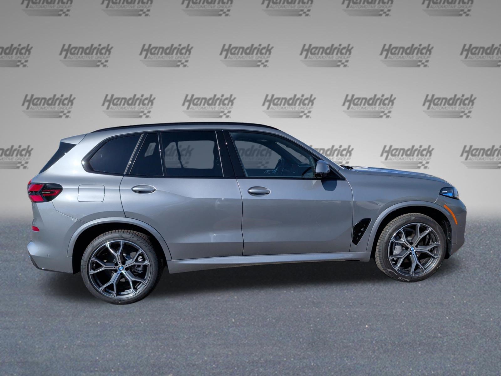 Used 2026 BMW X5 xDrive40i w/ M Sport Package AWD/4WD image 10