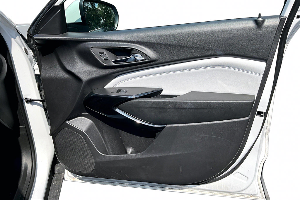 Used 2025 Chevrolet Trax LT FWD image 27