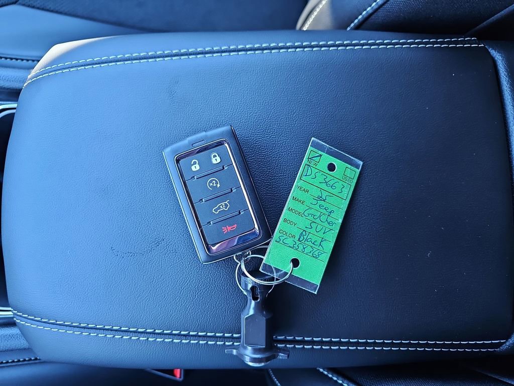 New 2025 Jeep Grand Cherokee Altitude image 32