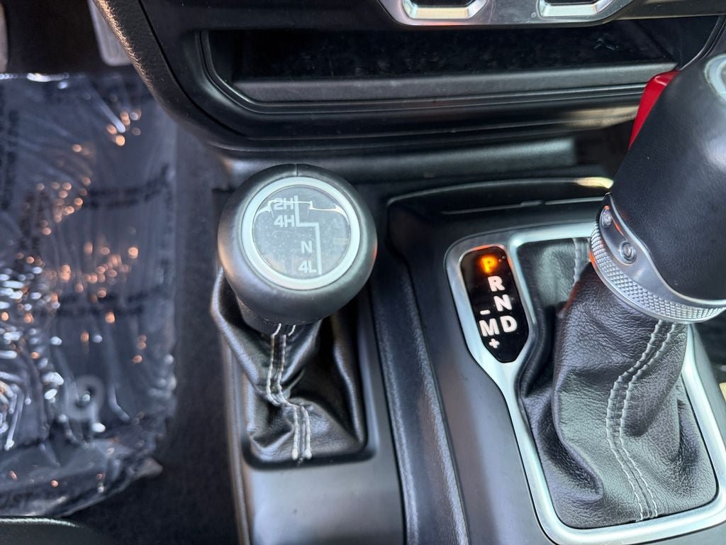 Used 2020 Jeep Wrangler Unlimited Sahara AWD/4WD image 33