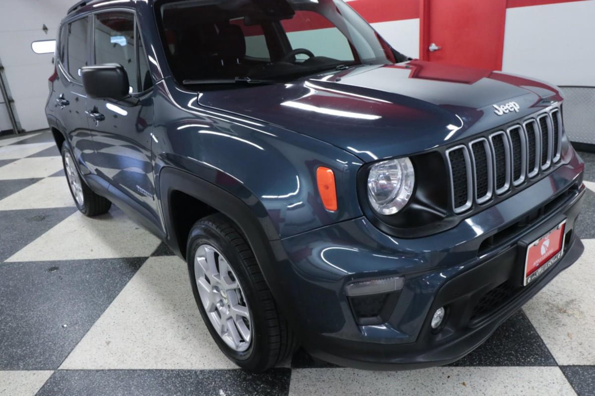 Used 2022 Jeep Renegade Latitude AWD/4WD image 34