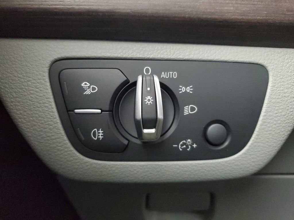 Used 2024 Audi Q5 e Premium Plus w/ Premium Plus Package image 34