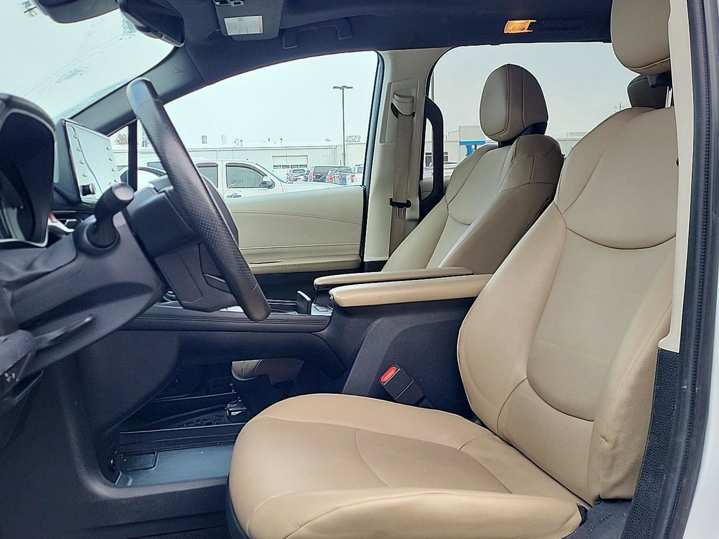 Used 2024 Toyota Sienna XLE image 9