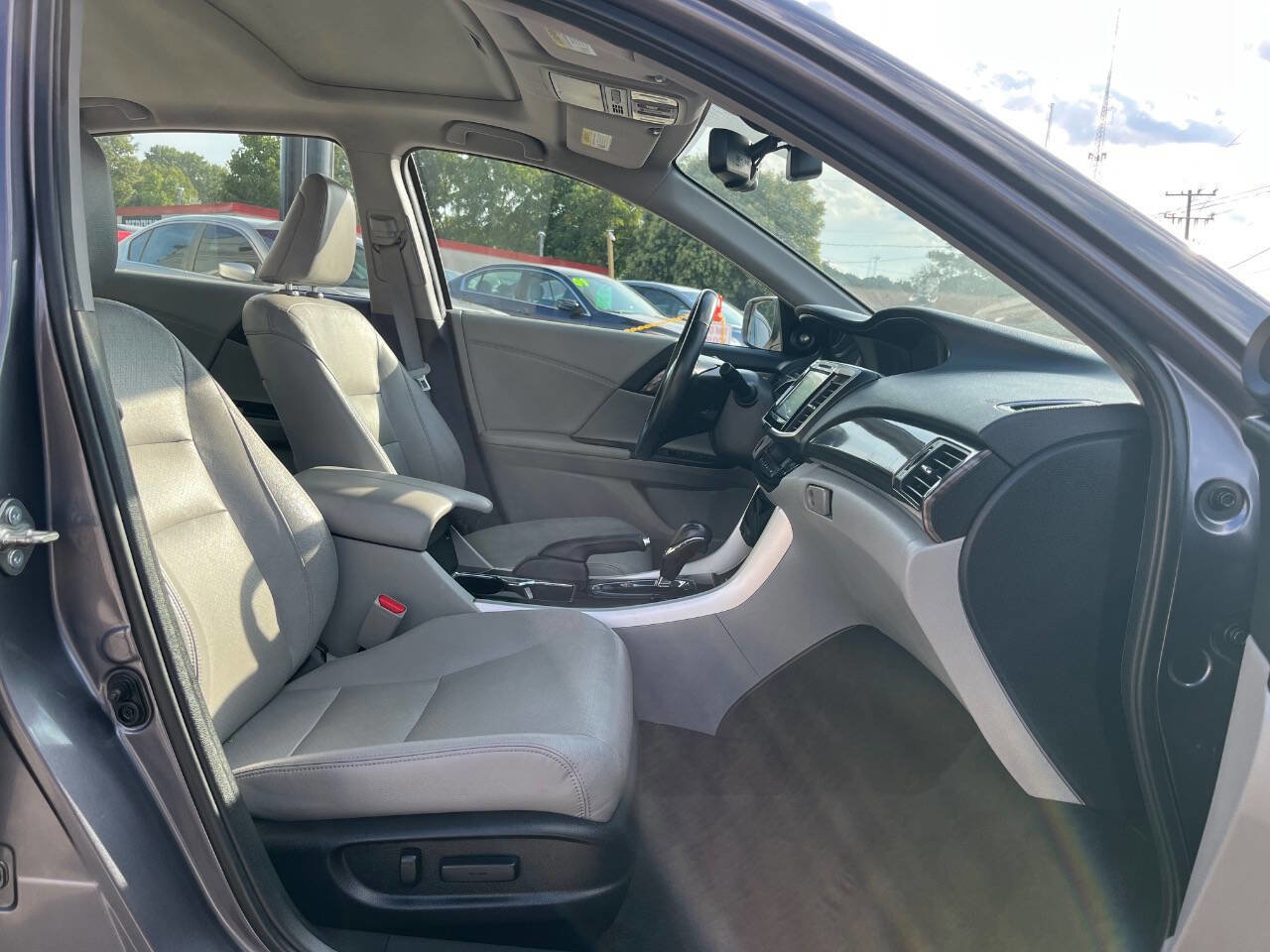 Used 2016 Honda Accord Touring image 17