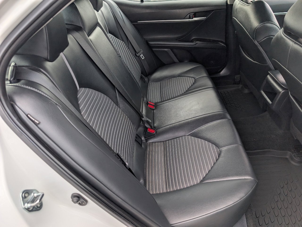 Used 2024 Toyota Camry SE FWD image 5