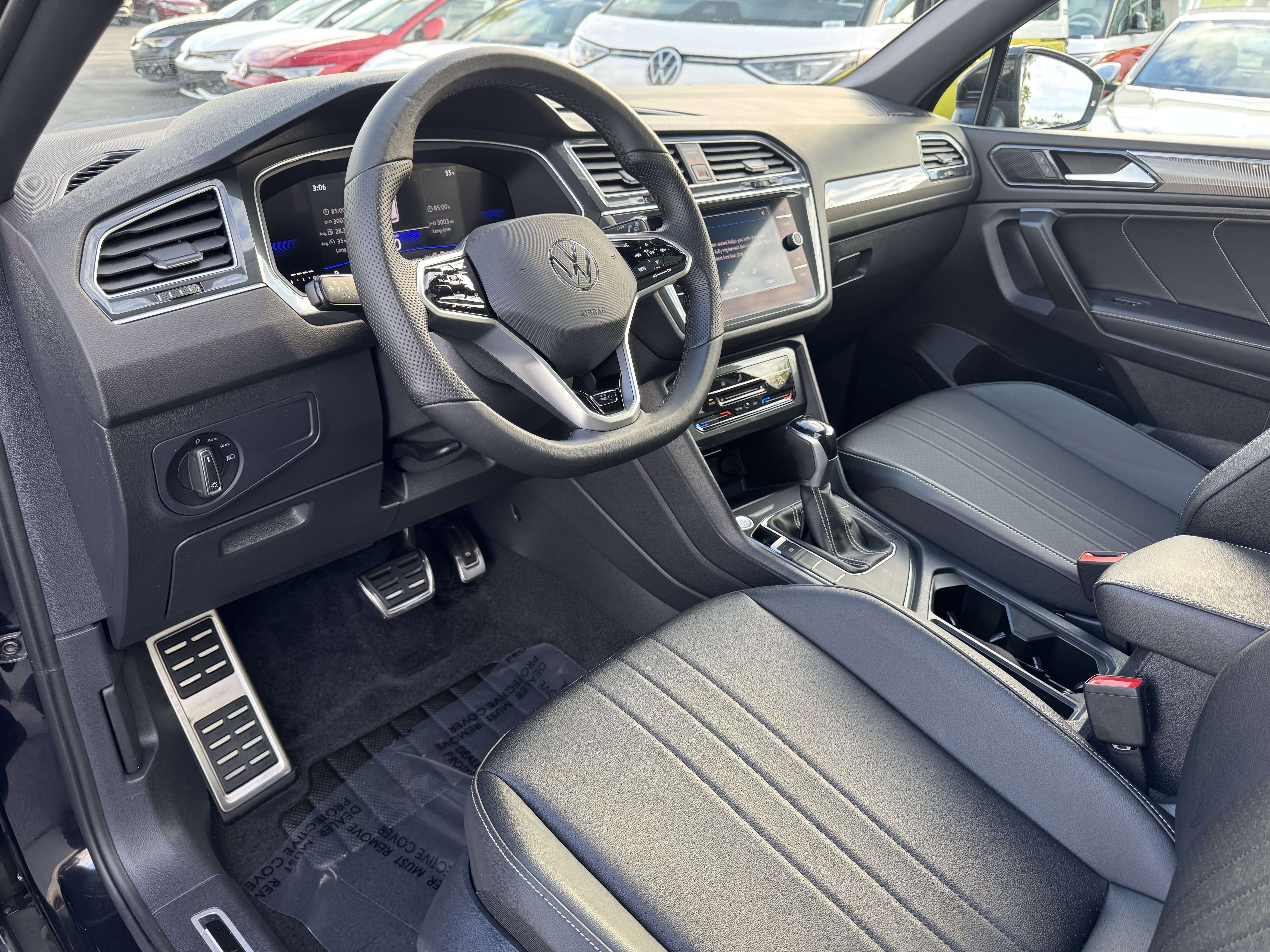 Certified 2024 Volkswagen Tiguan SE R-Line image 17