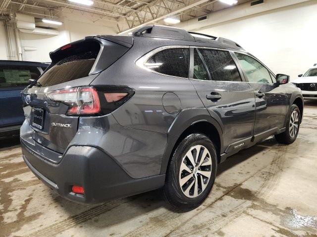 Used 2025 Subaru Outback Premium AWD/4WD image 3