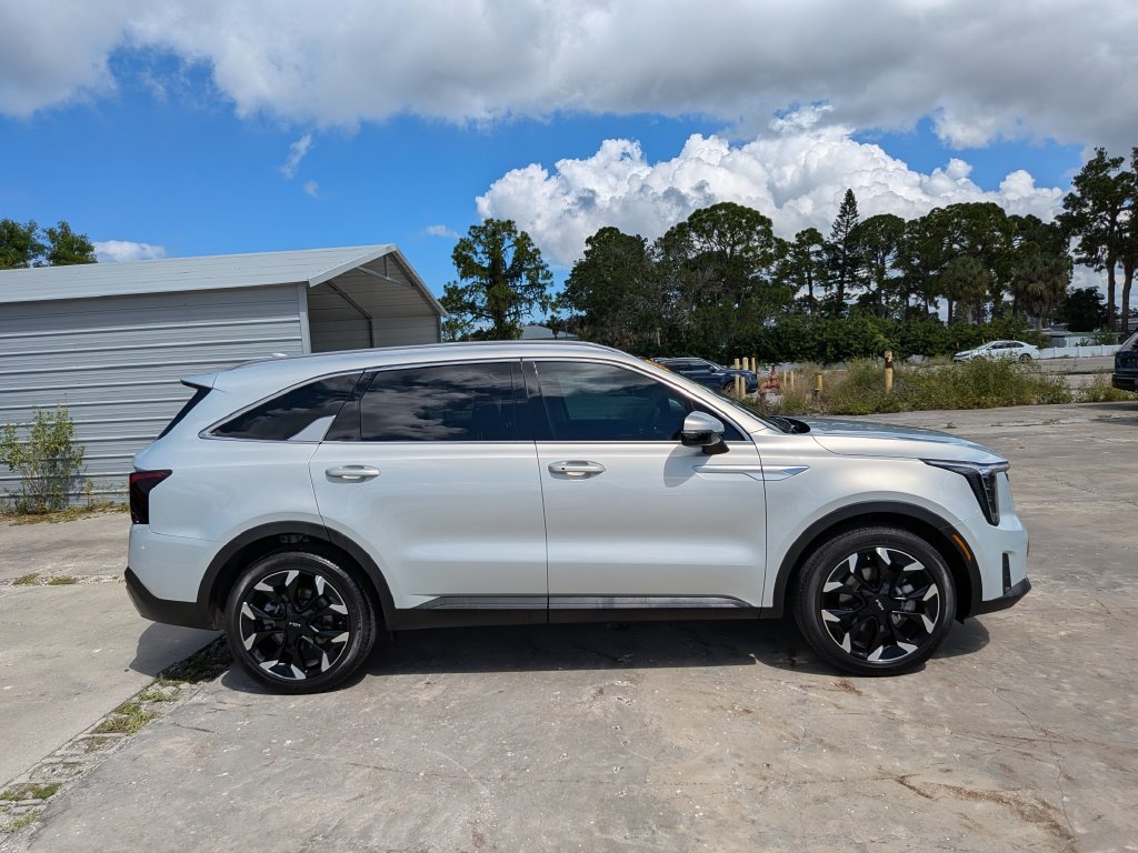 Certified 2026 Kia Sorento EX w/ EX Premium Package FWD image 9