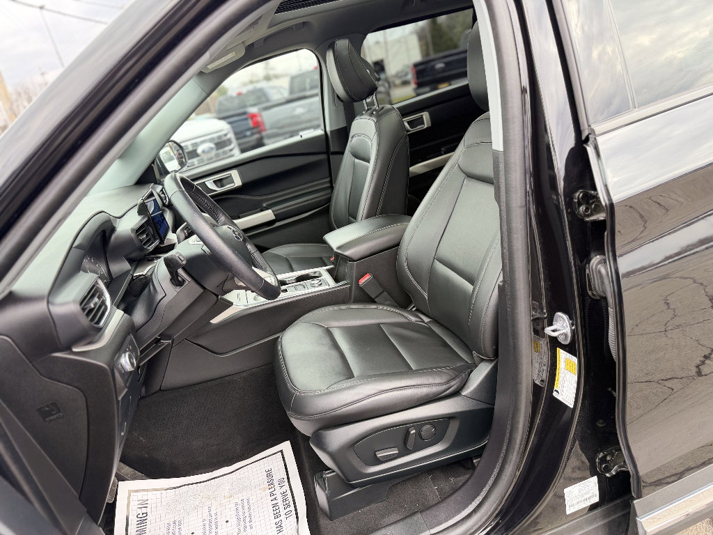 Certified 2022 Ford Explorer XLT w/ Equipment Group 202A image 15