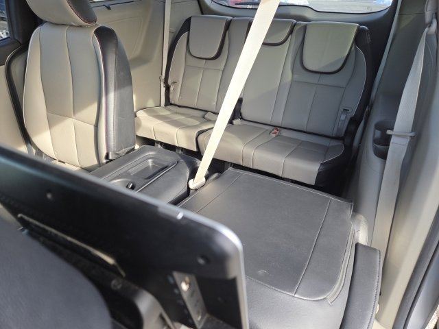 Used 2021 Kia Sedona EX w/ EX Premium Package image 15