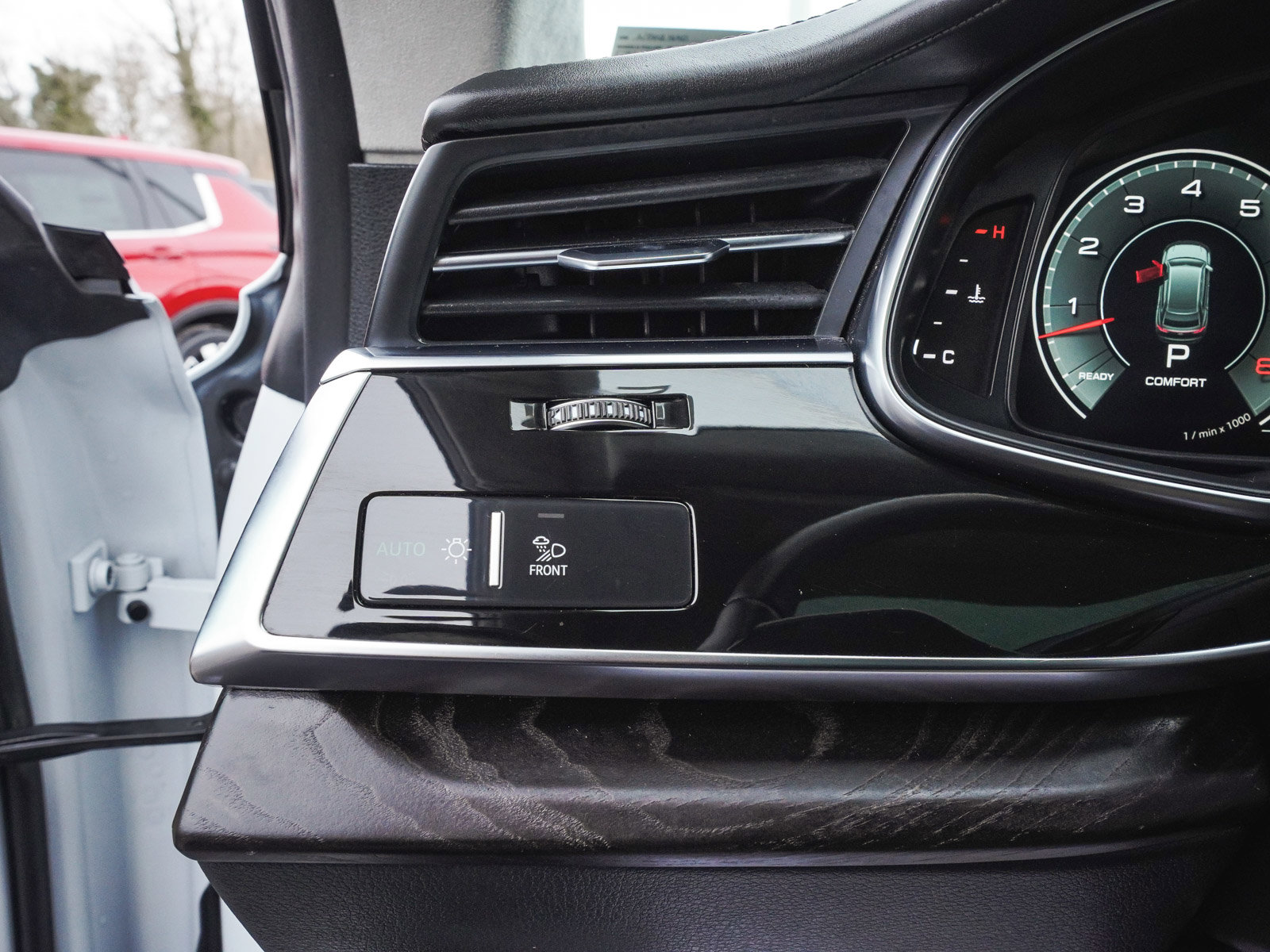 Used 2022 Audi Q8 Prestige w/ Prestige Package image 16