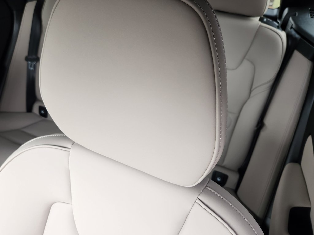 New 2026 Volvo XC60 B5 Plus w/ Protection Package Premier AWD/4WD image 6