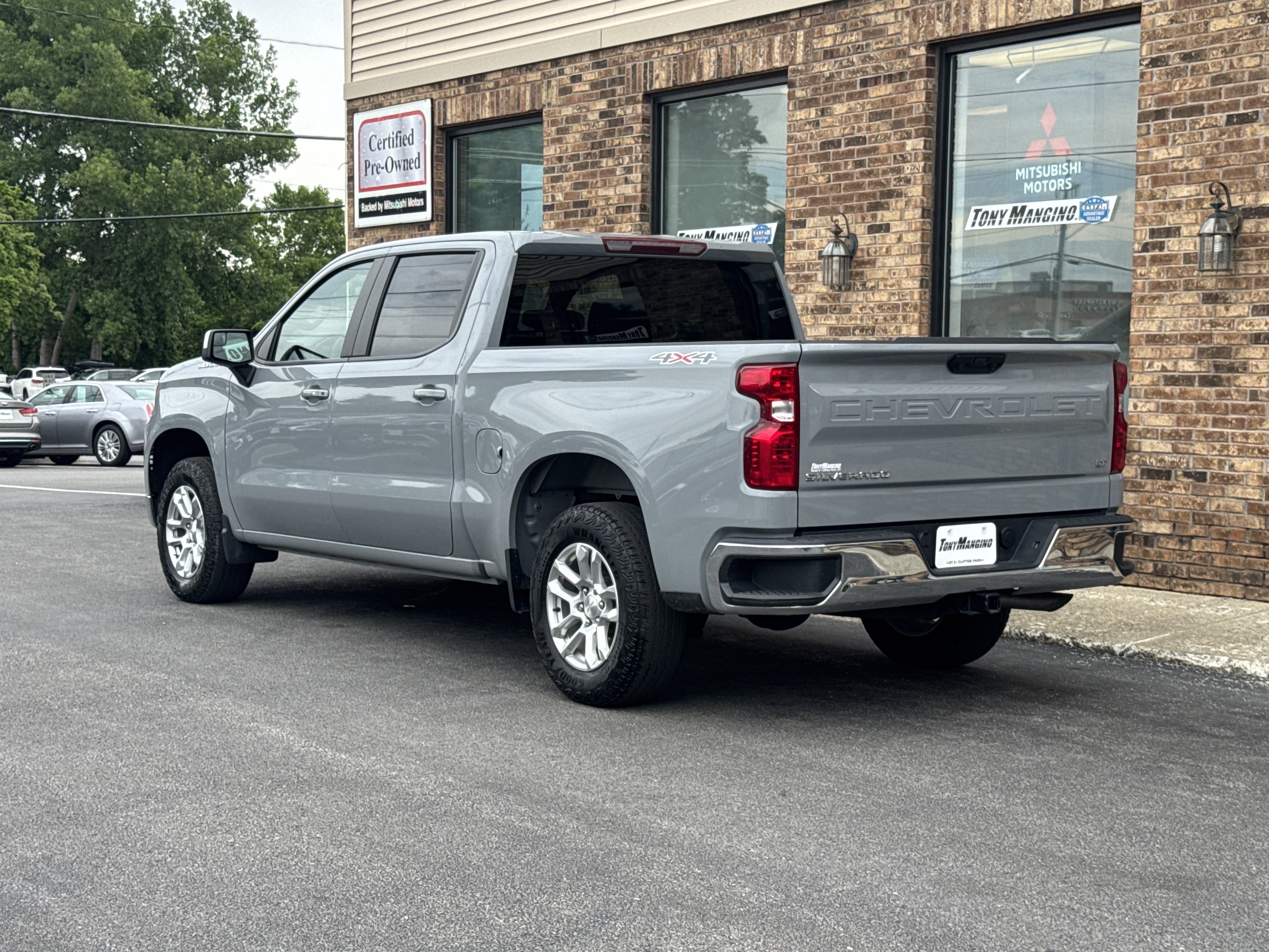 Used 2024 Chevrolet Silverado 1500 LT AWD/4WD image 3