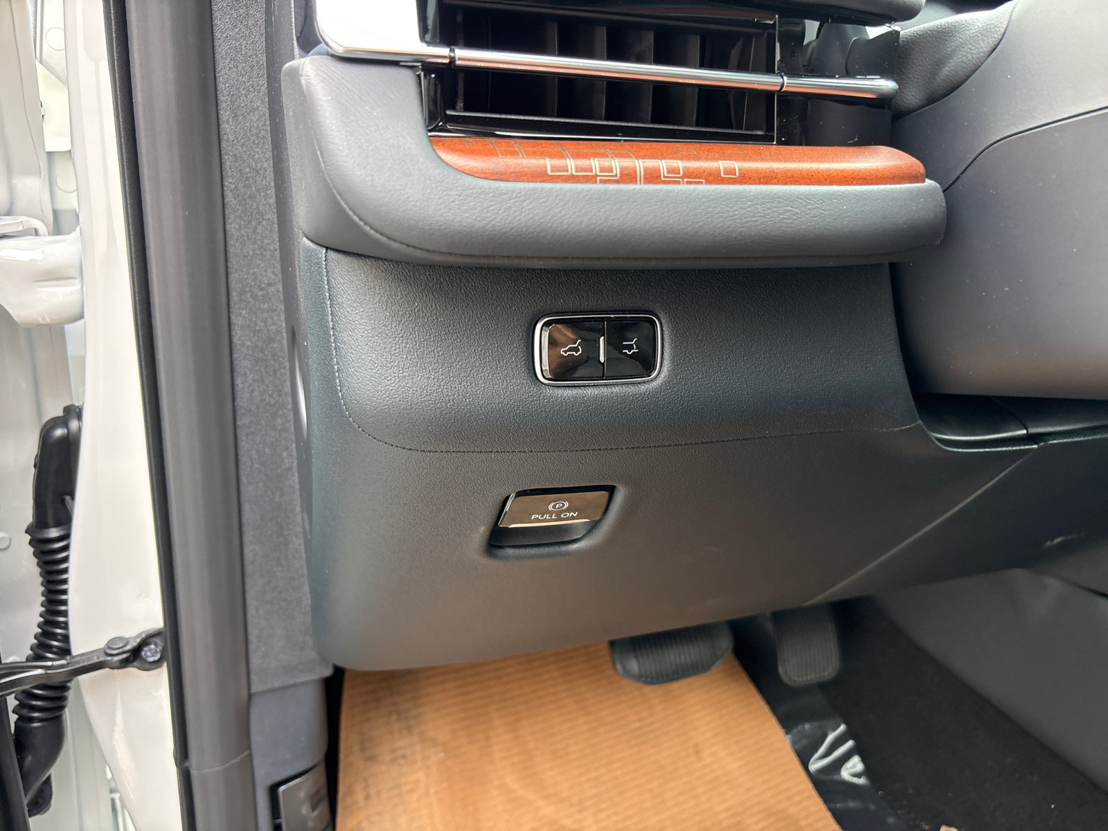 New 2026 Lincoln Navigator L Black Label AWD/4WD image 13