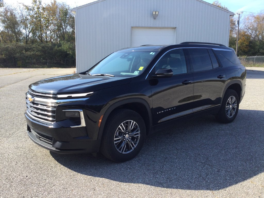 Used 2026 Chevrolet Traverse LT AWD/4WD image 3