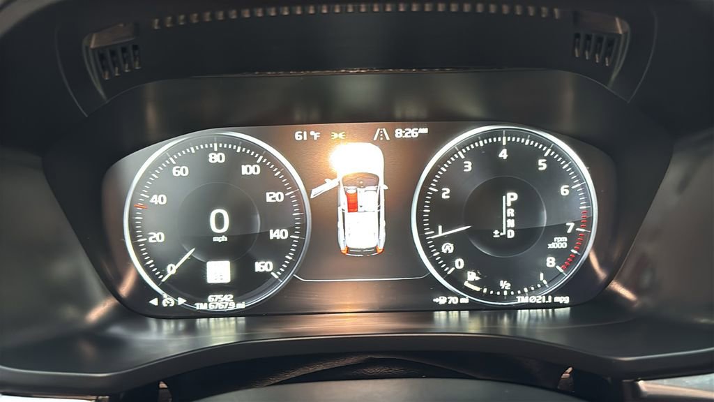 Used 2018 Volvo XC60 T5 Momentum w/ Vision Package image 15