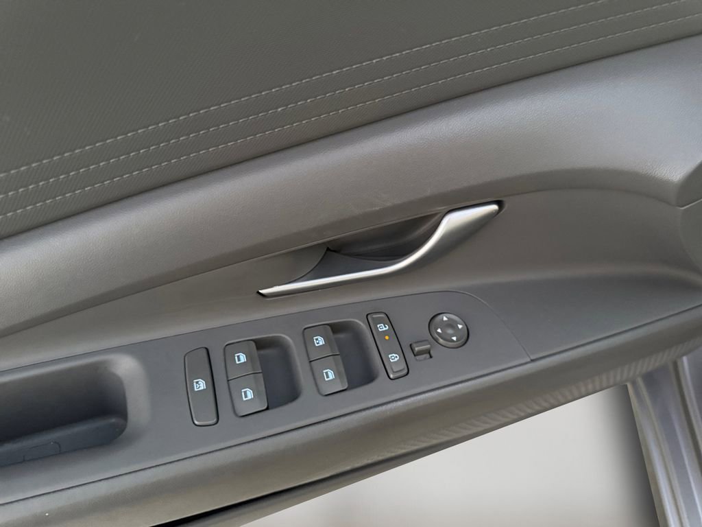 Used 2024 Hyundai Elantra SEL image 16
